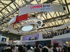 隆基發布SNEC新品全新一代Hi-MO組件 鐘寶申致辭：近年60型組件功率增長20W/年 翻4倍