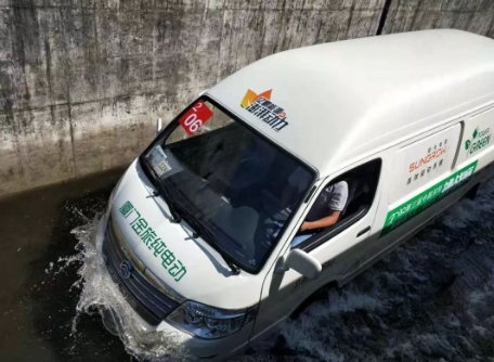 搭載陽光電源驅(qū)動(dòng)系統(tǒng)的金旅運(yùn)輸車橫掃第三屆中國深圳新能源汽車(物流車)挑戰(zhàn)賽六項(xiàng)大獎(jiǎng)