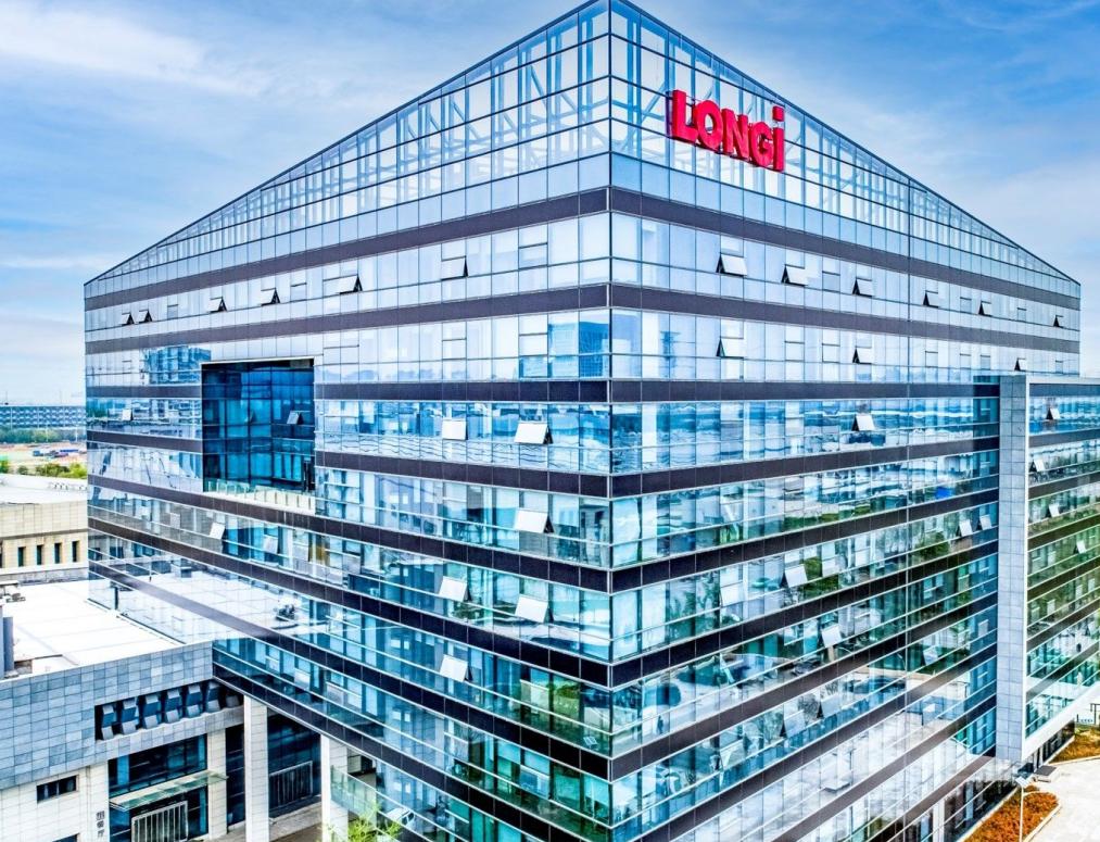 隆基綠能創(chuàng)始人：十年后光伏轉(zhuǎn)換效率有望達35%