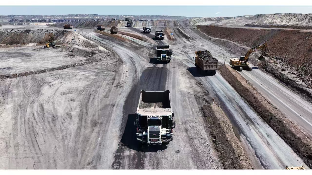 扎哈淖爾煤業公司無人駕駛剝離產量突破700萬立方米