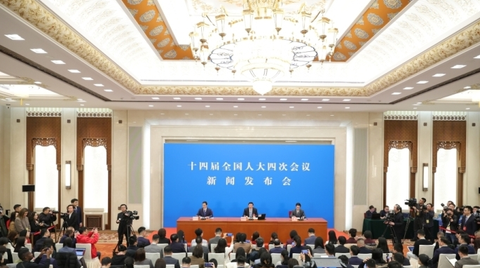 全國(guó)人大首場(chǎng)發(fā)布會(huì)舉行，國(guó)家電網(wǎng)與中石油被列為中歐合作案例