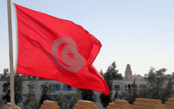 突尼斯工業(yè)、礦業(yè)和能源部在凱比利省巴茲馬地區(qū)啟動300兆瓦太陽能加儲能項目招標