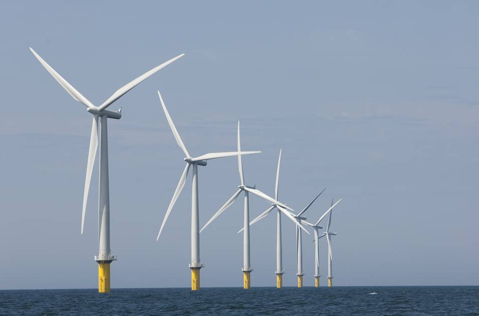 臺灣近海海龍海上風電場三期首臺渦輪機安裝完成