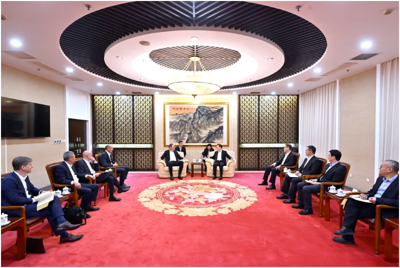 國家發改委主任會見大眾汽車集團管理董事會主席奧博穆